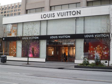 louis vuitton outlet locations.